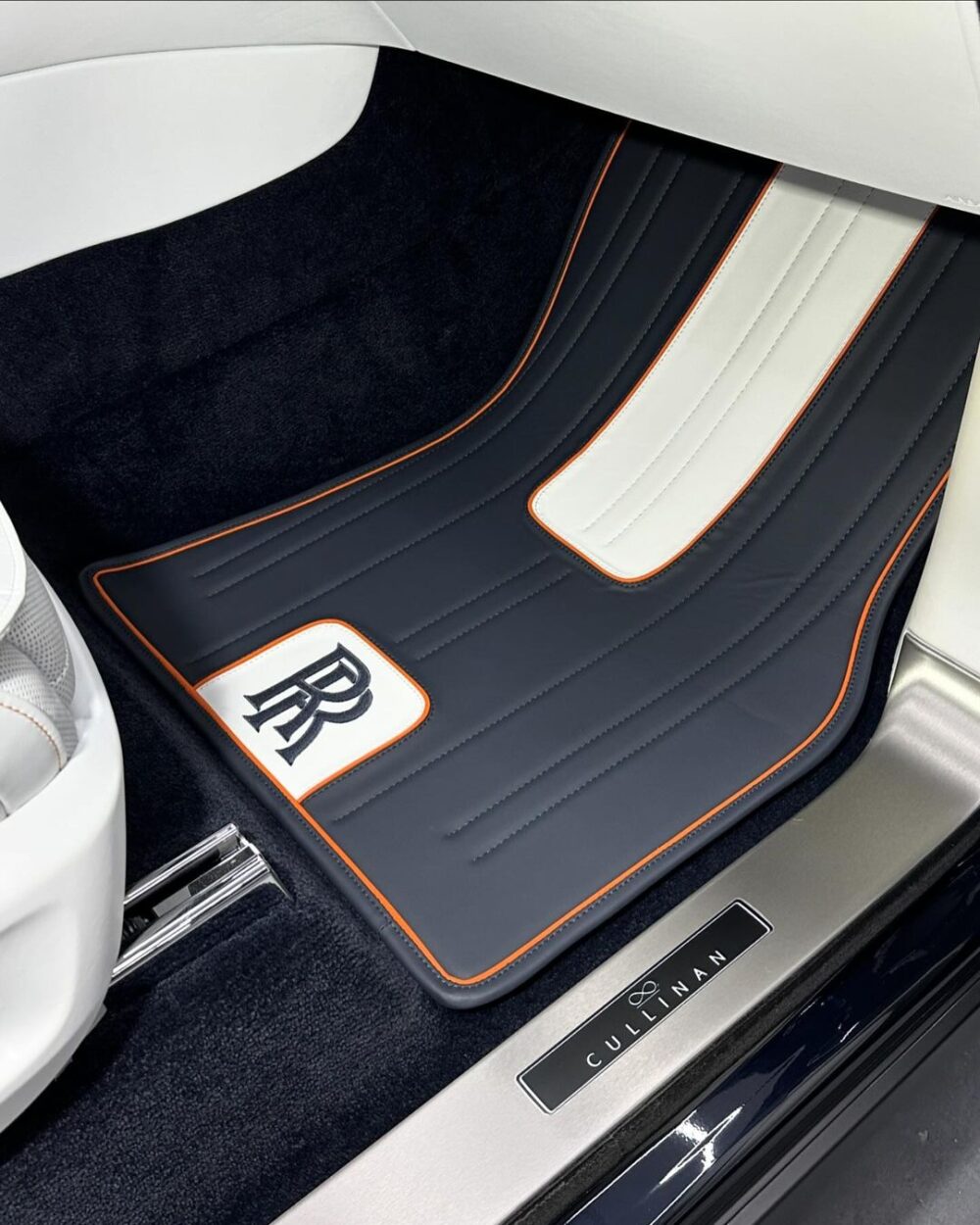 Alternative view of Royal Emblem